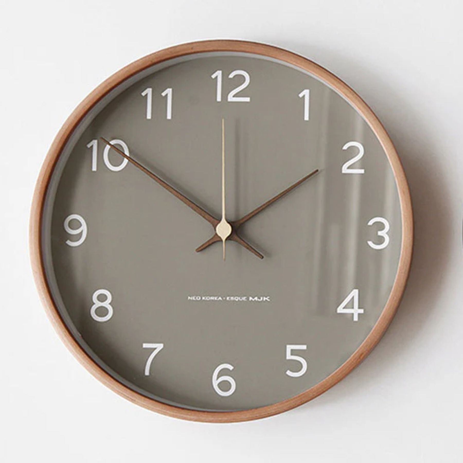 Zyno Analog Wall Clock