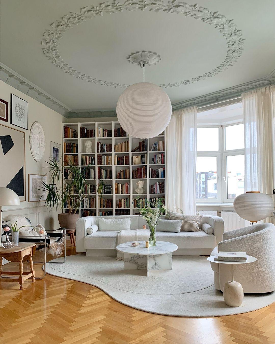 Dituli Globe Pendant Light