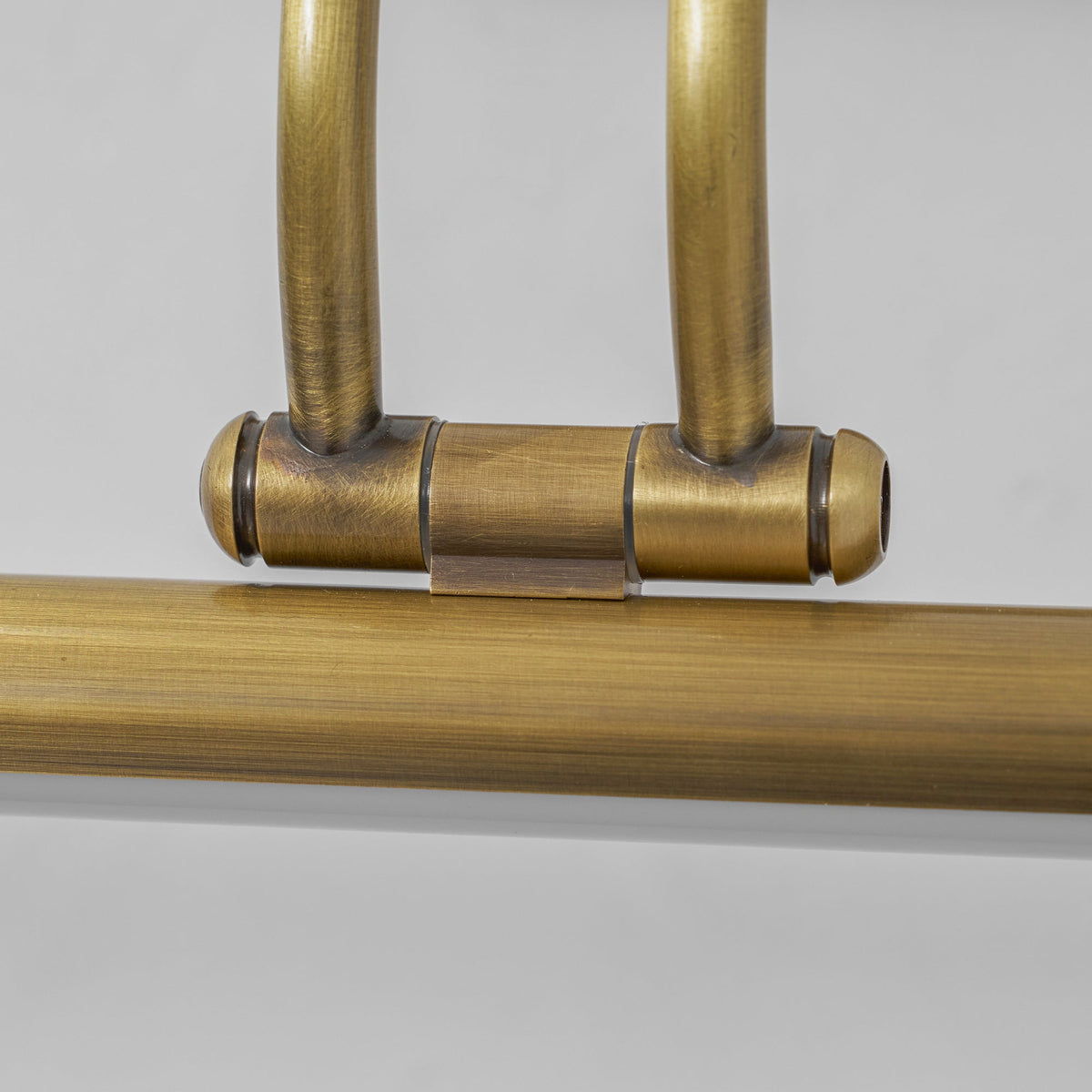 Bezuro Linear Wall Light