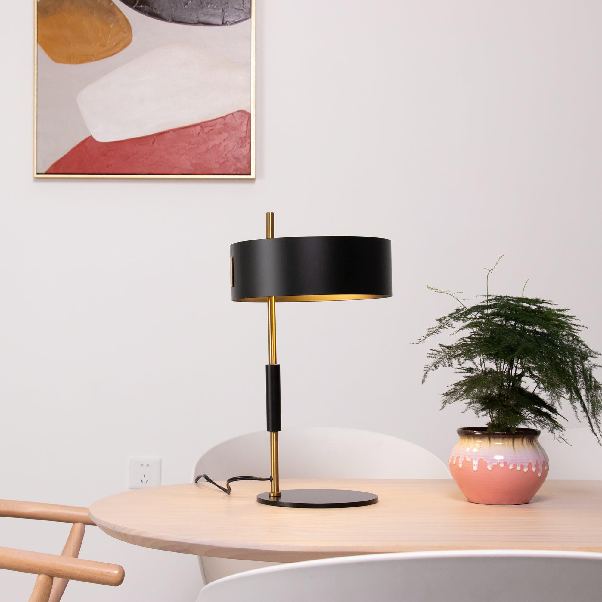 Arinezza Table Lamp