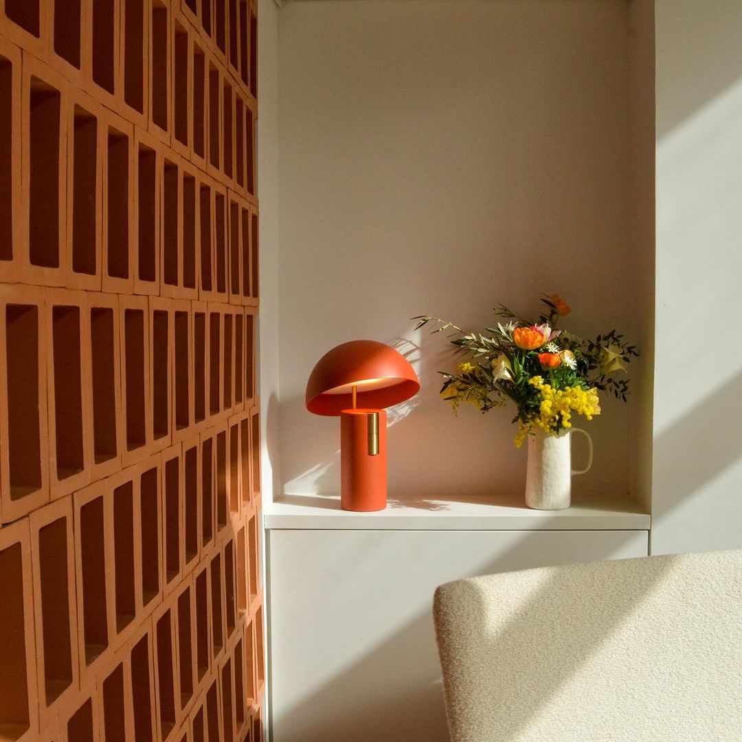 Tavos Table Lamp