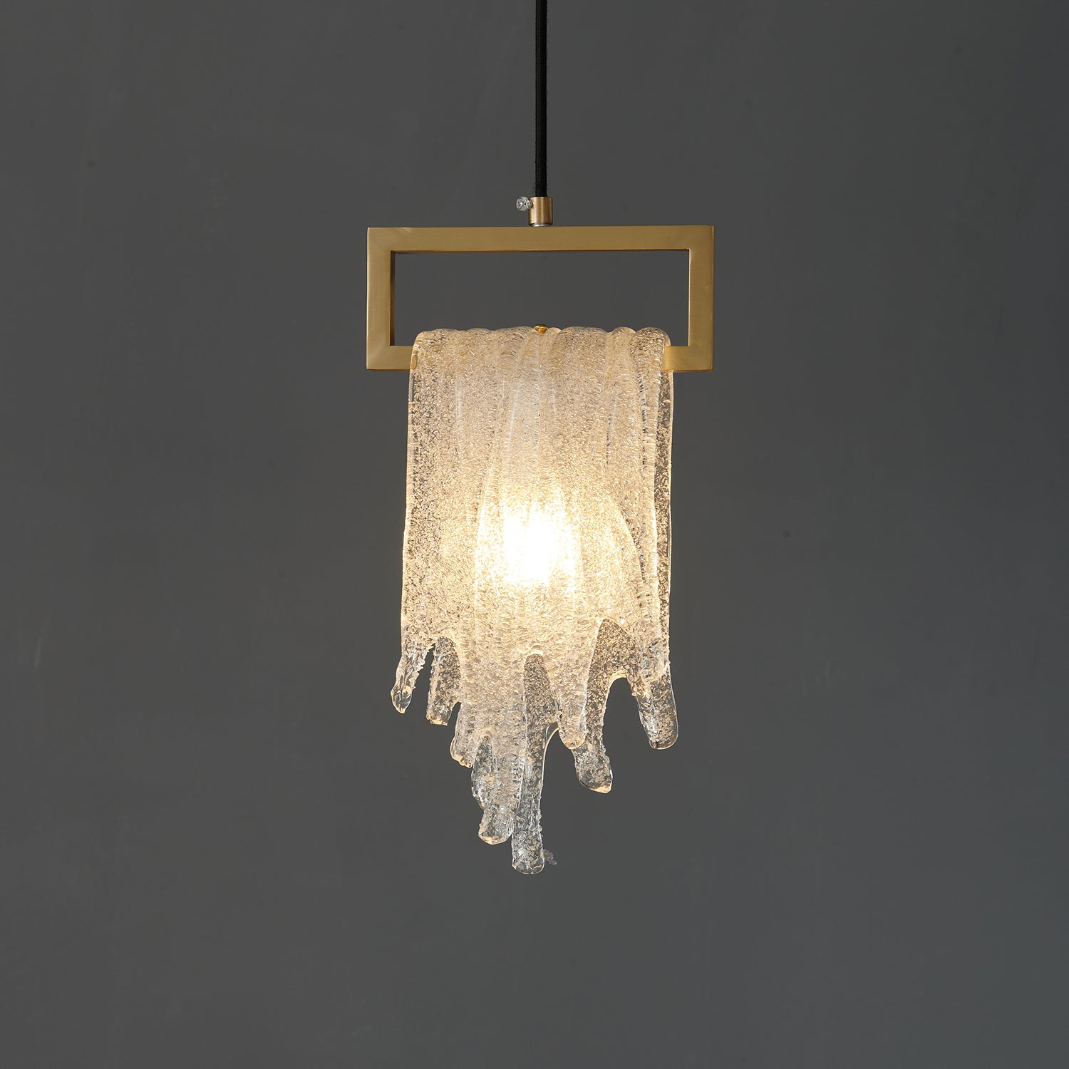 Lekopeza Pendant Light