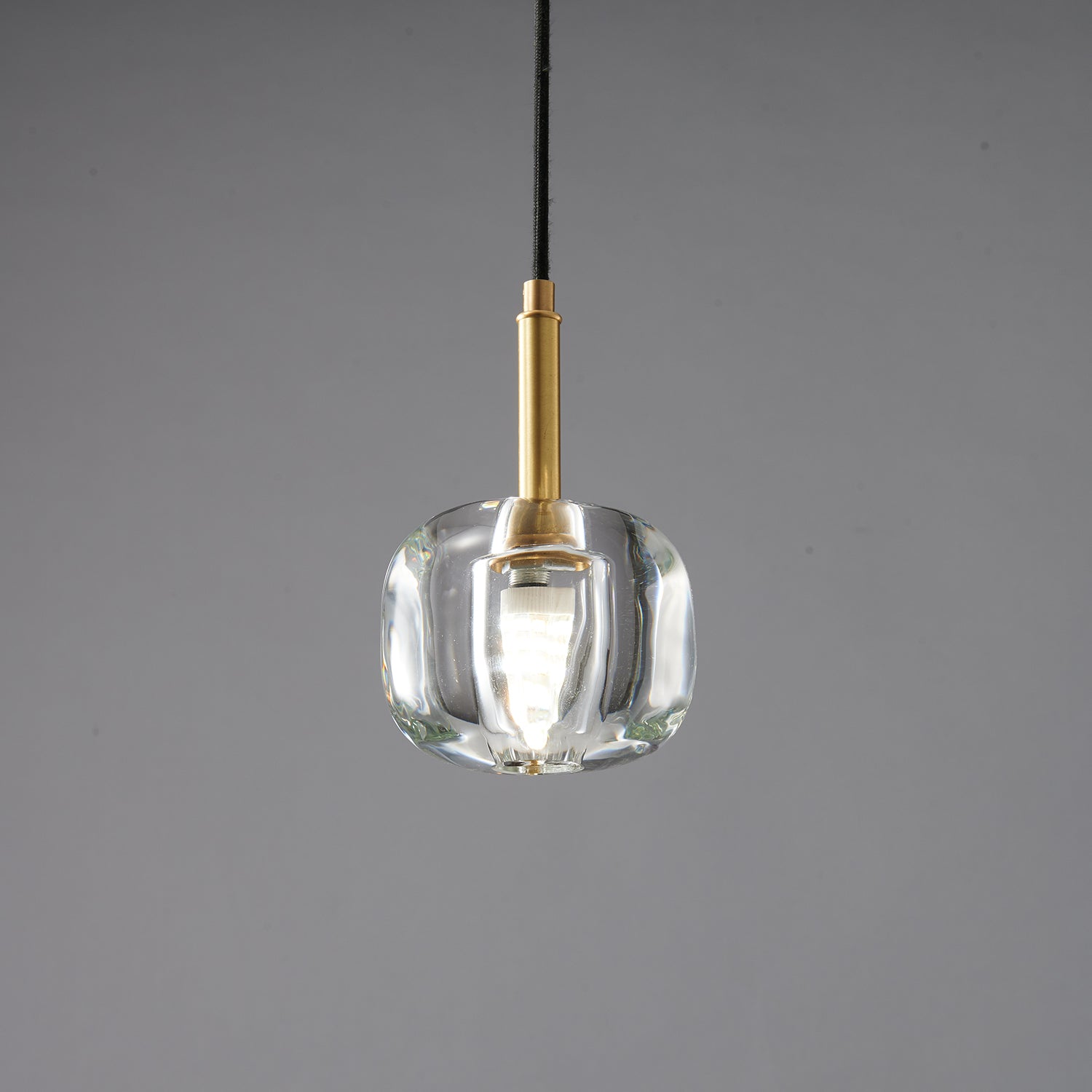 Lekopeza Pendant Light