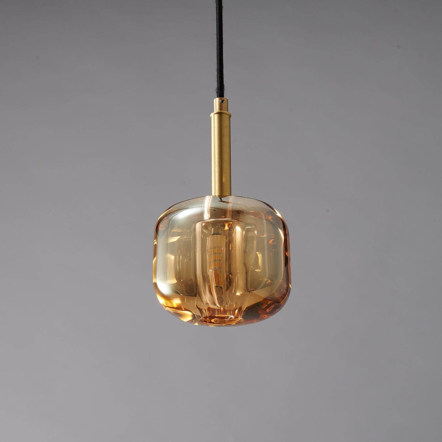 Lekopeza Pendant Light