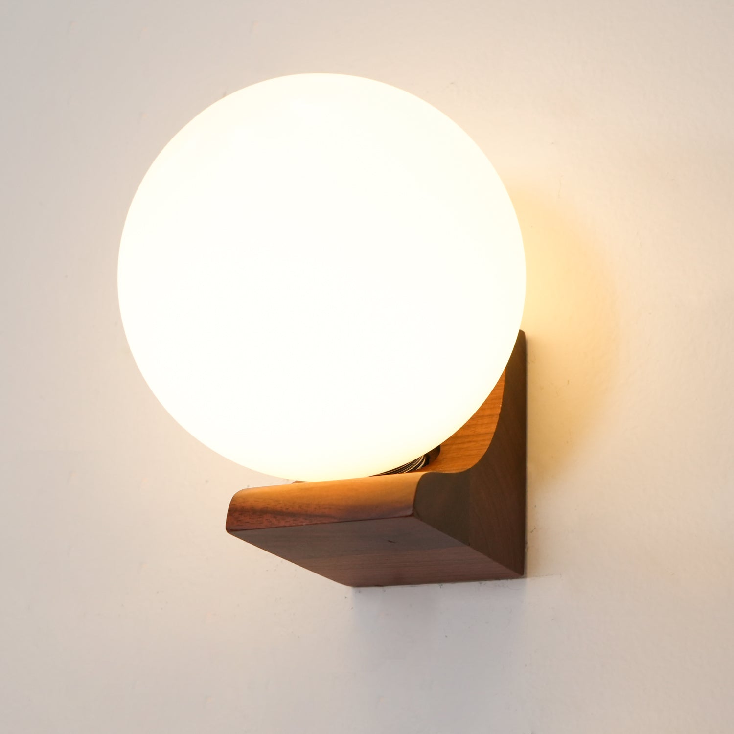 Lyso Orb Wall Light