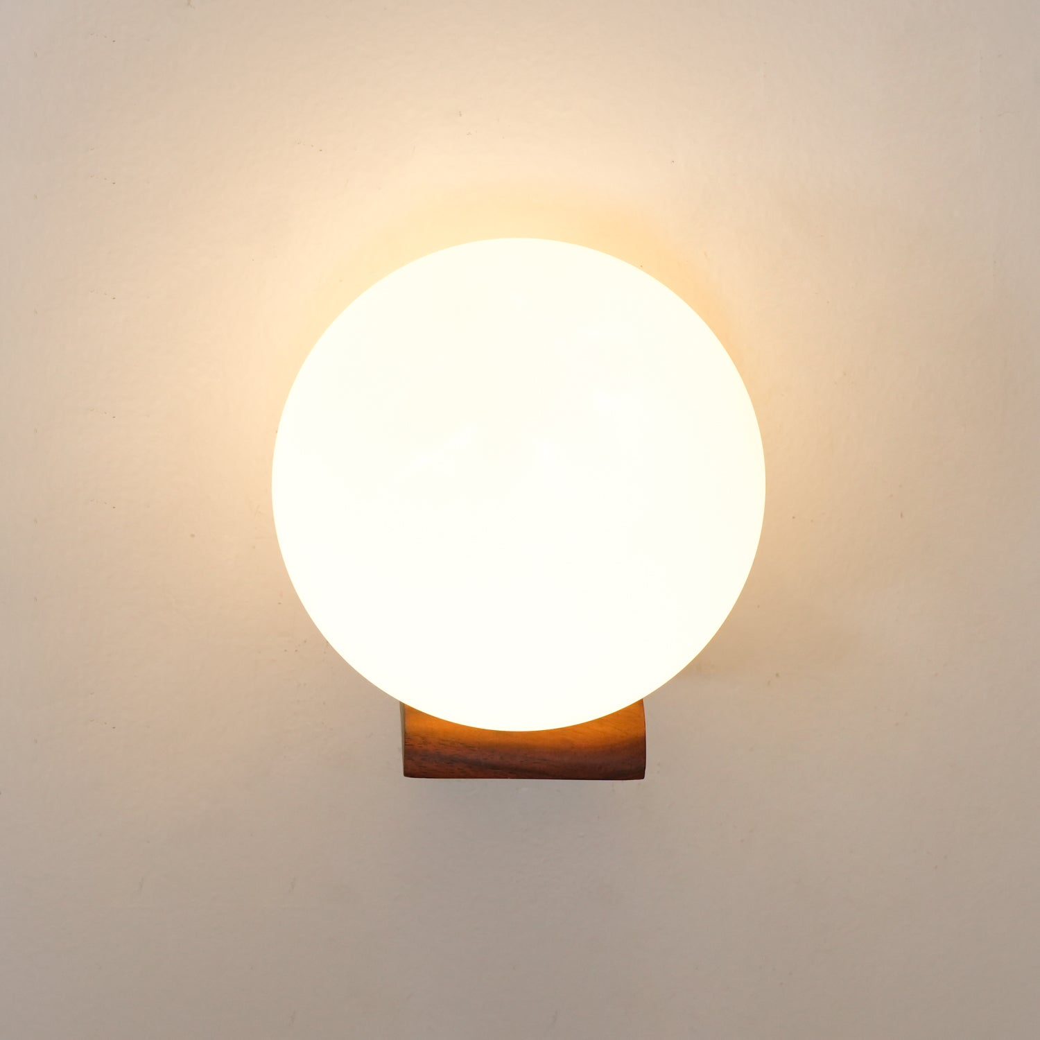 Lyso Orb Wall Light