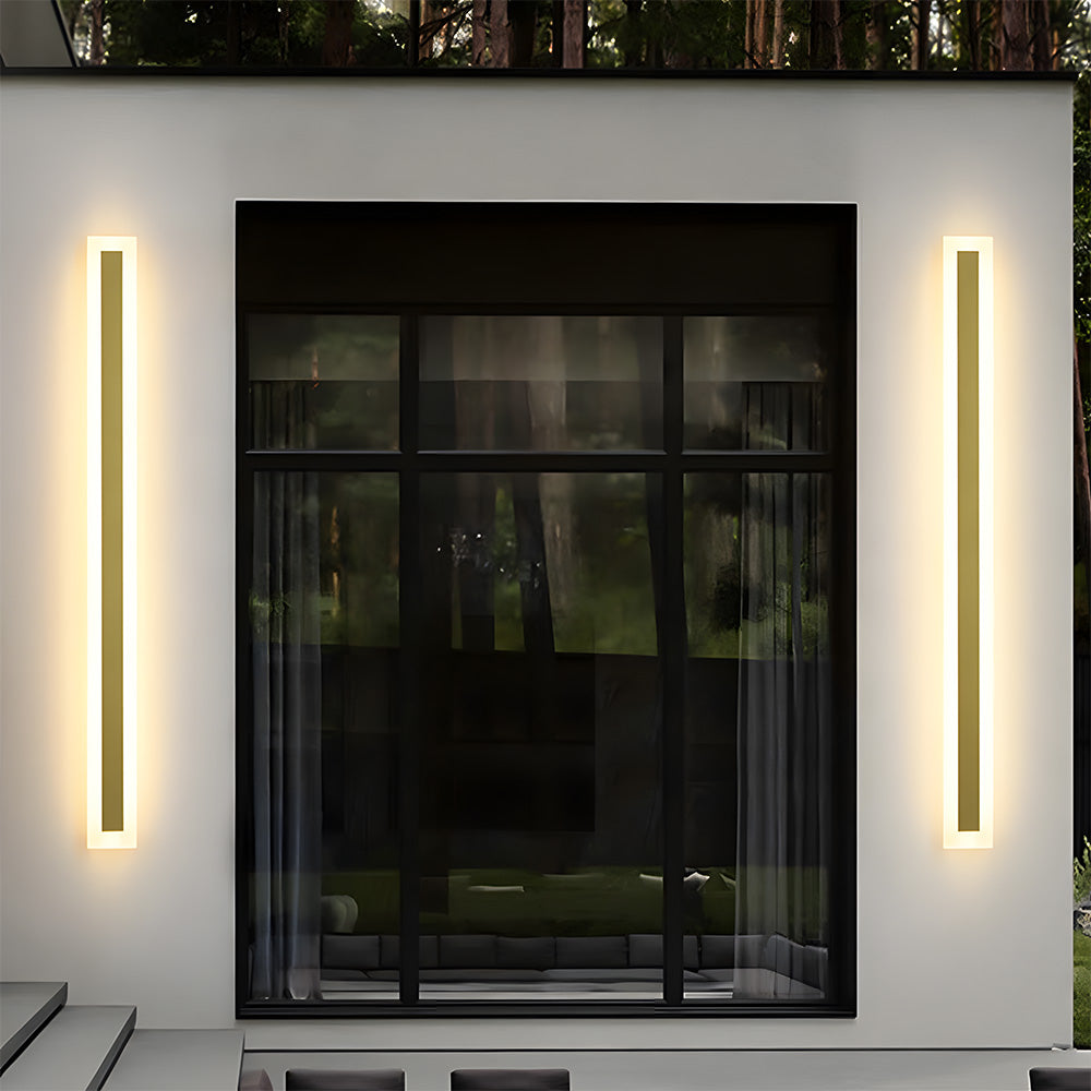 Quantaro Outdoor Wall Light