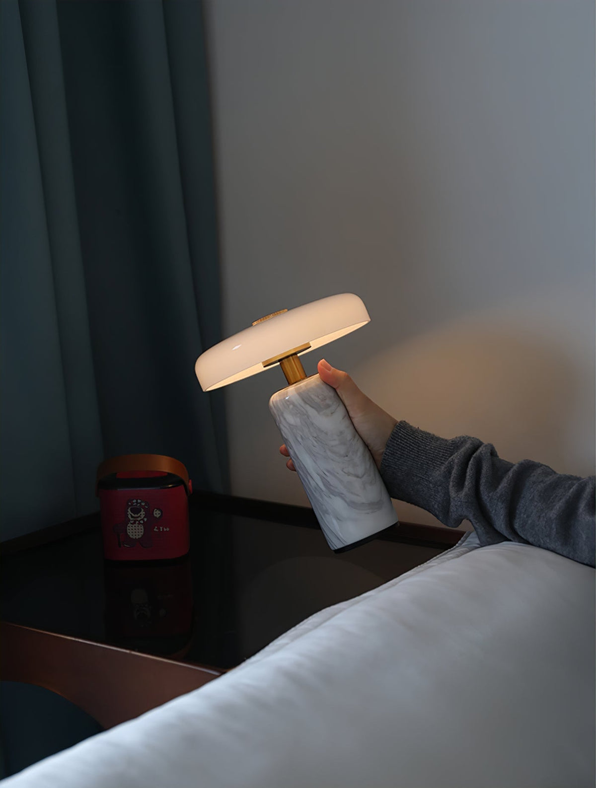 Gindo Globe Table Lamp