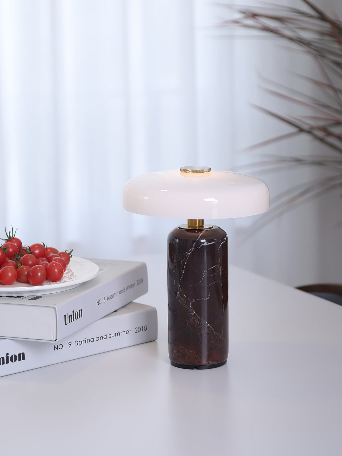 Gindo Globe Table Lamp