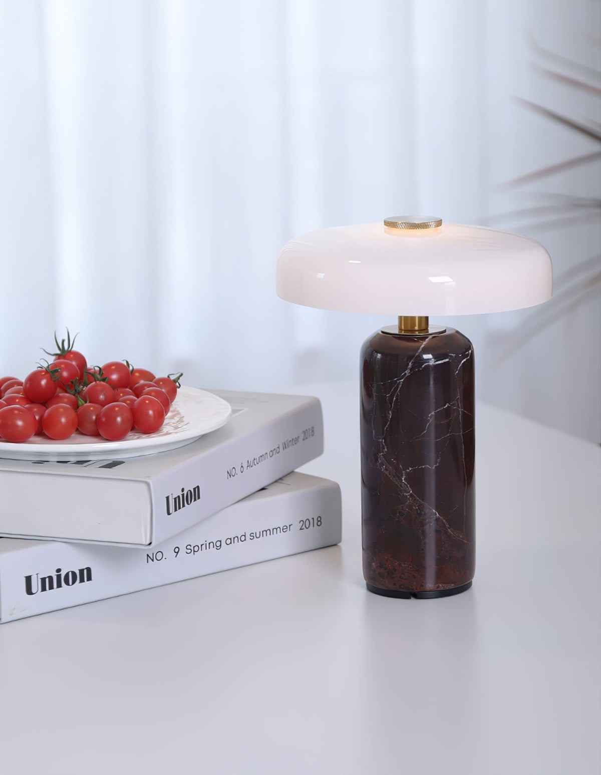 Gindo Globe Table Lamp