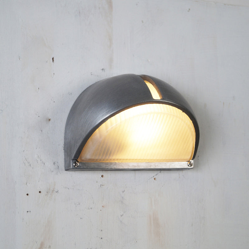 Praris Outdoor Wall Light