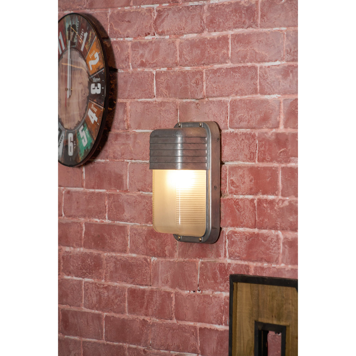 Praris Outdoor Wall Light