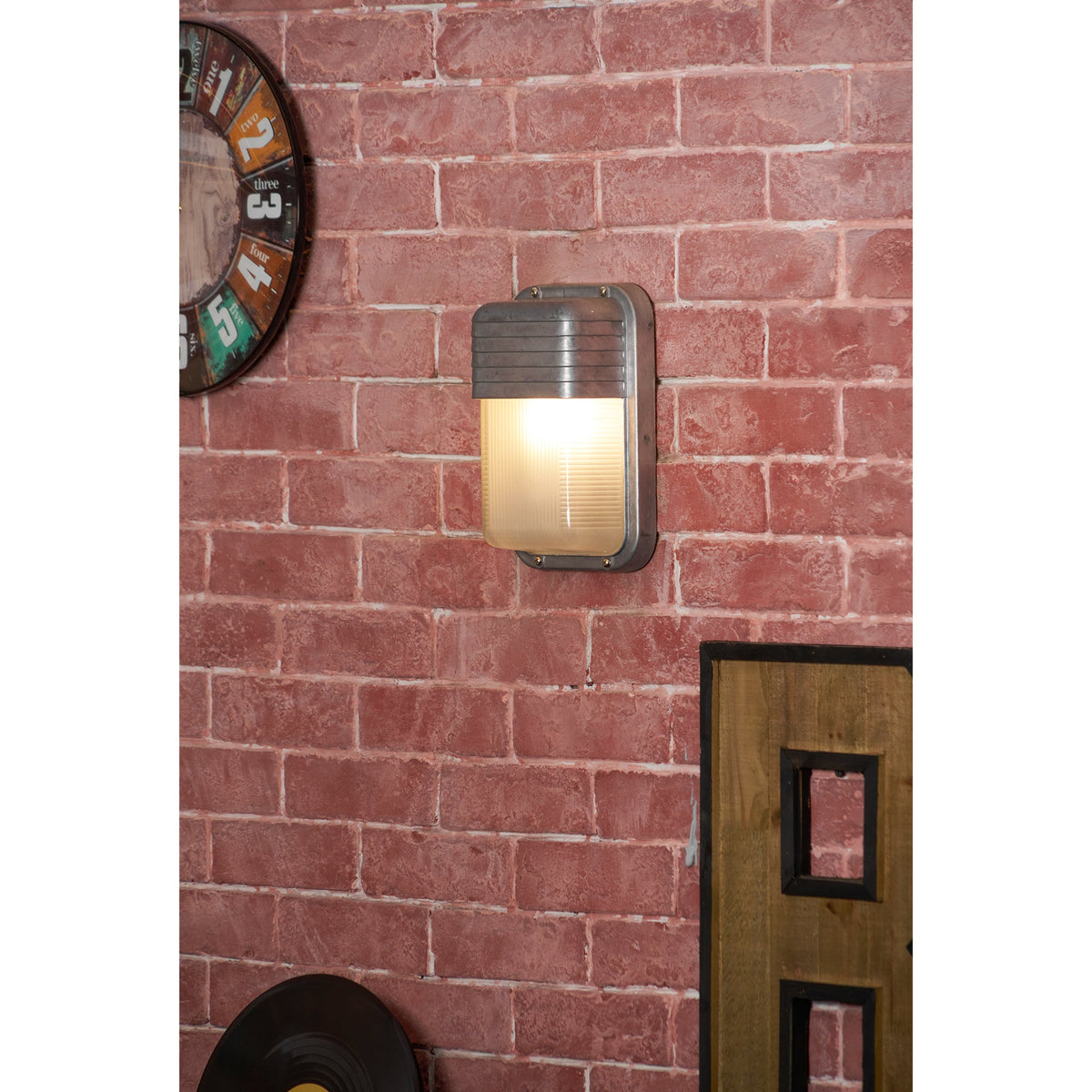 Praris Outdoor Wall Light