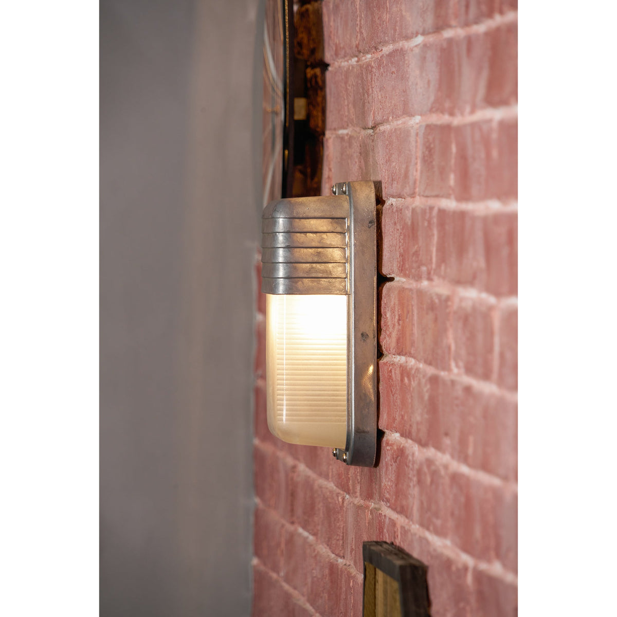 Praris Outdoor Wall Light
