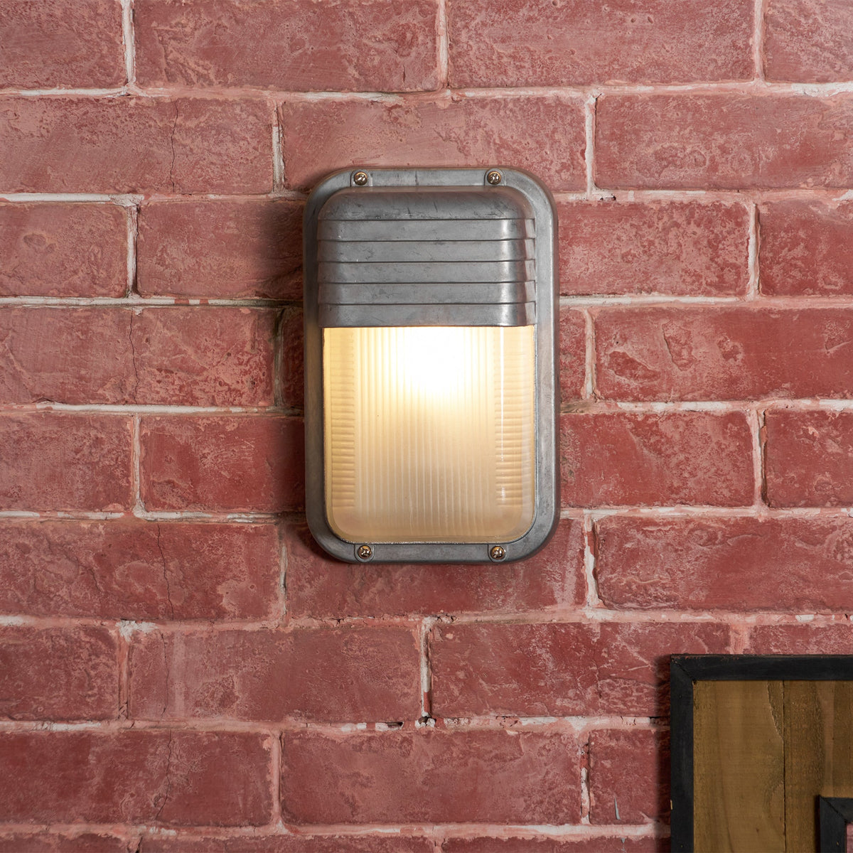 Praris Outdoor Wall Light