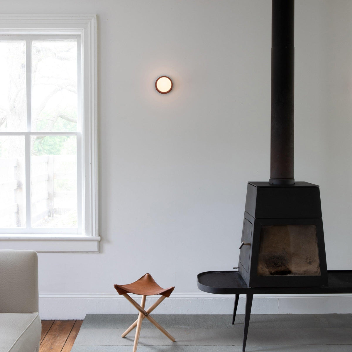 Lurala Globe Wall Light