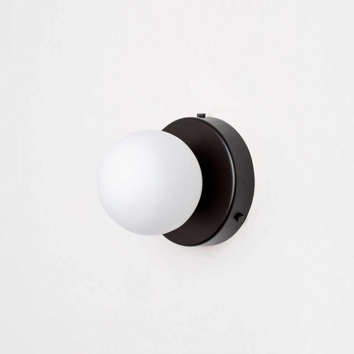 Lurala Globe Wall Light