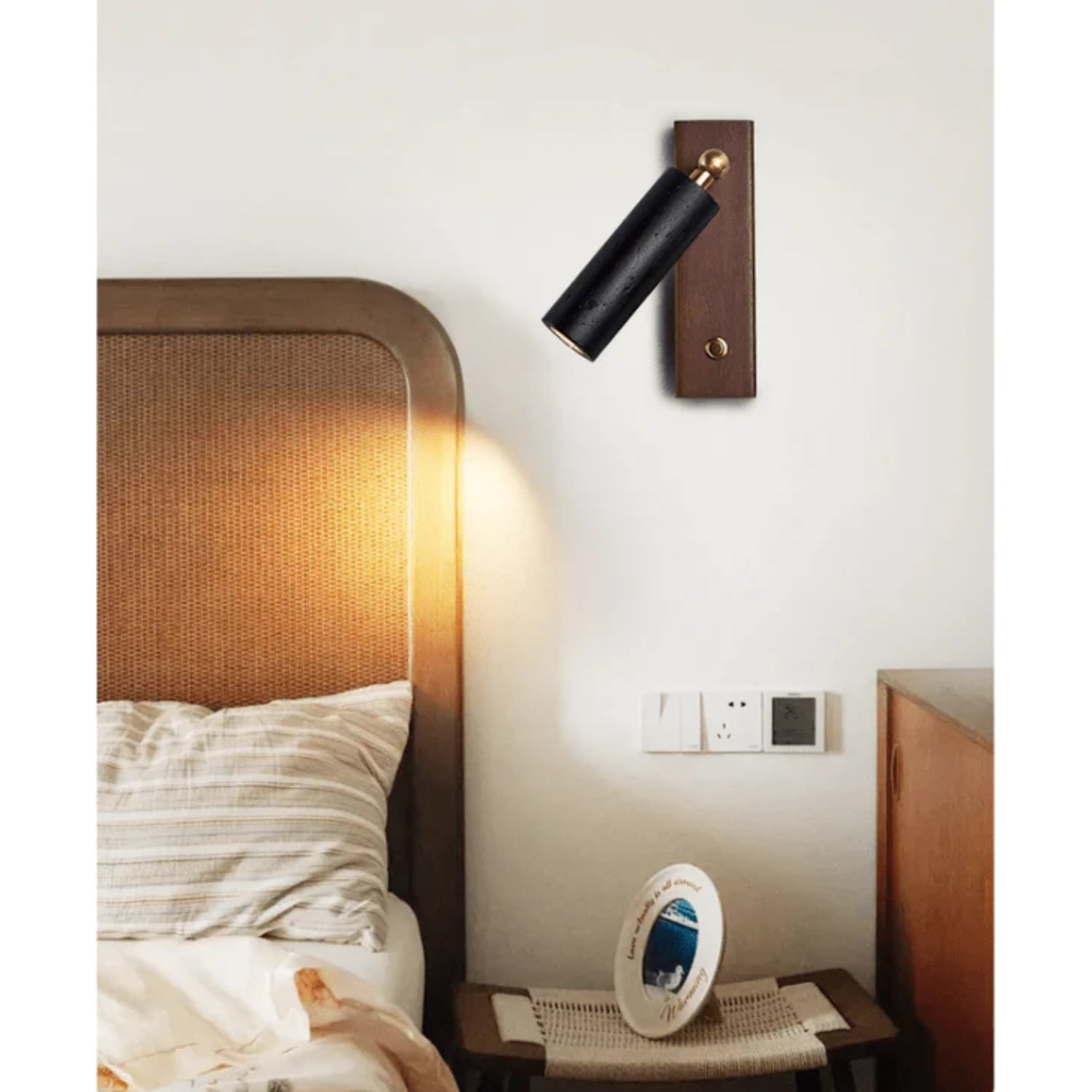 Lomos Scone Wooden Wall Light