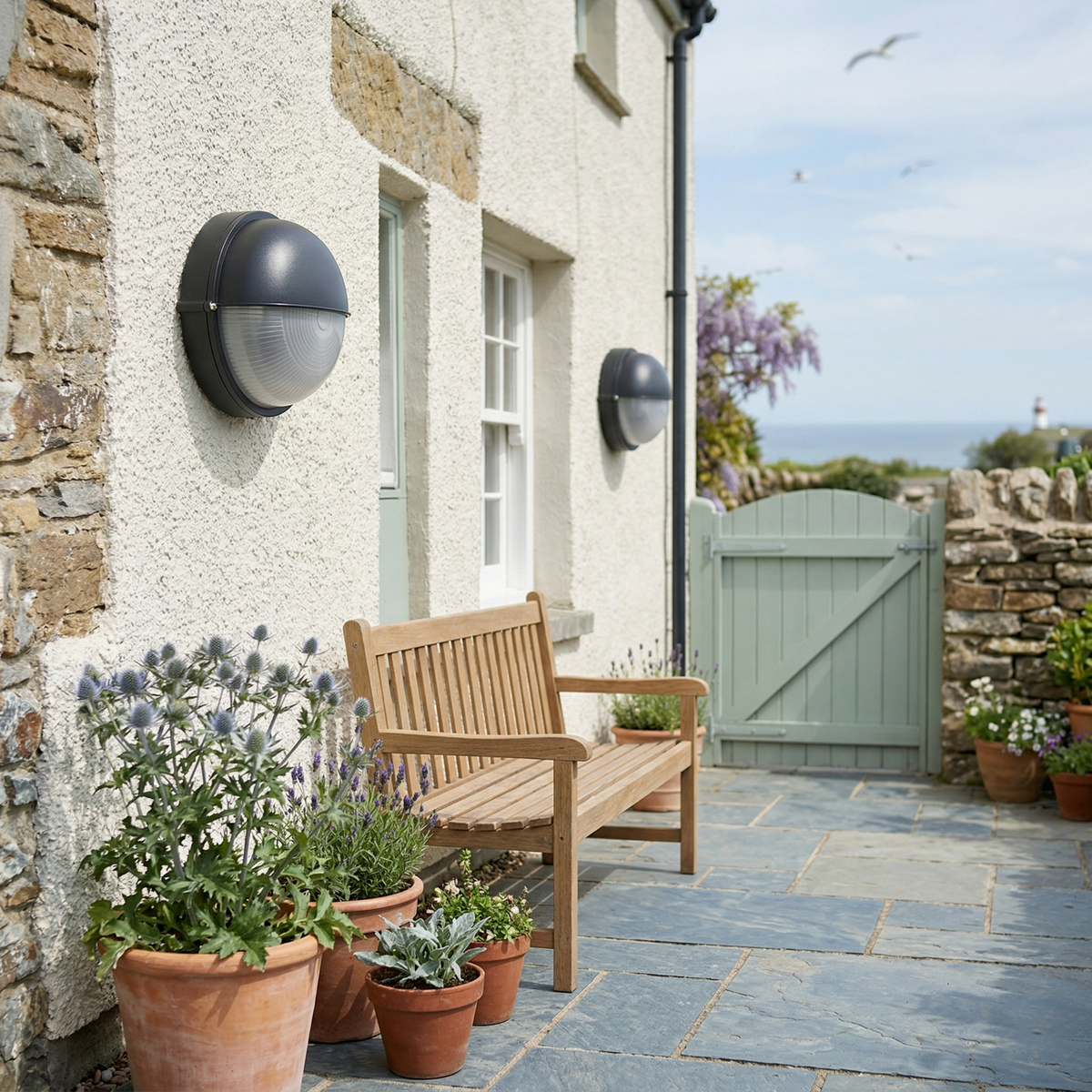 Praris Outdoor Wall Light