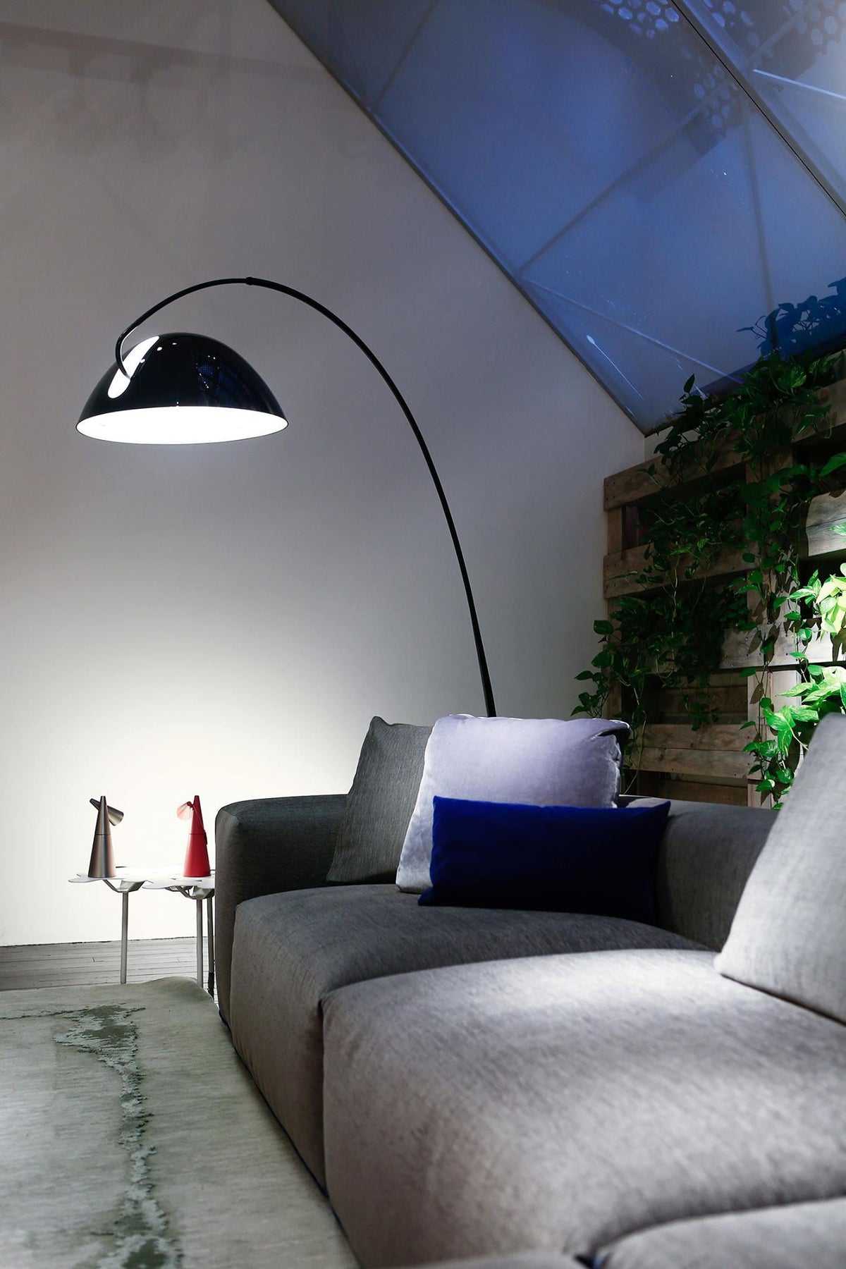 Kramovis Arc Floor Lamp