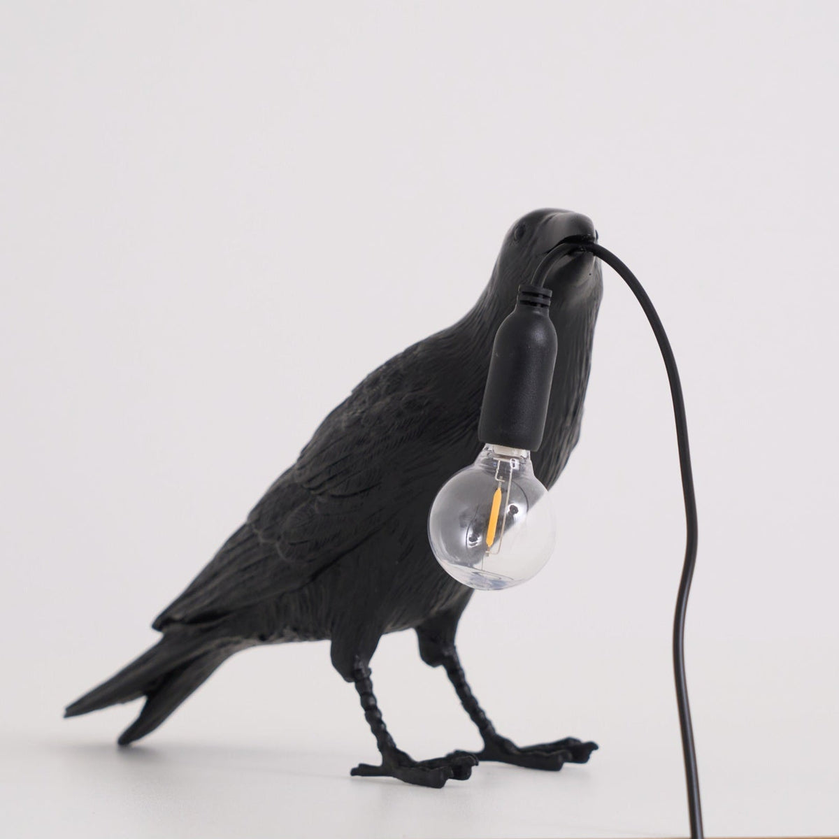 Raven Resin Table Lamp - Vakkerlight