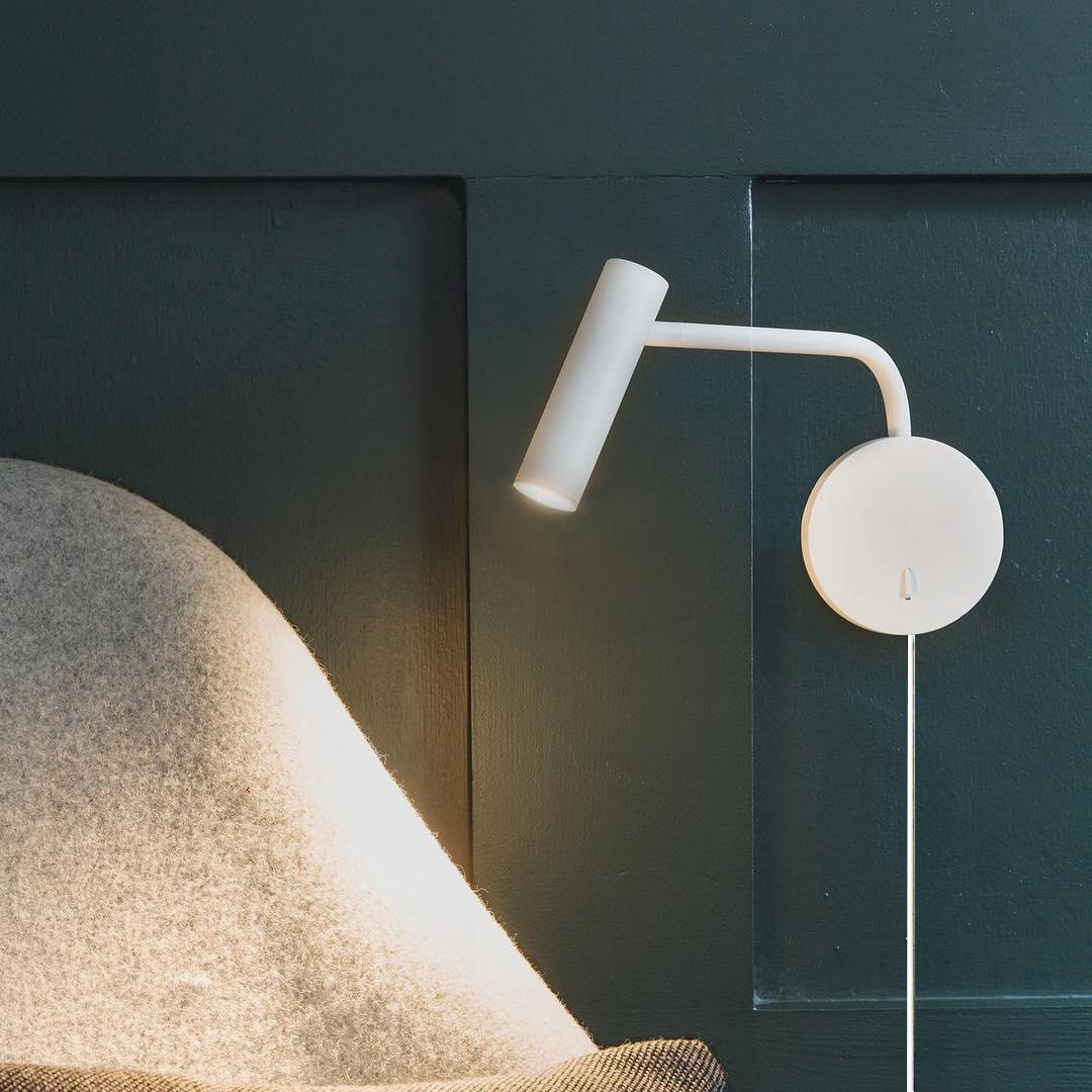 Zenavo Wall Light
