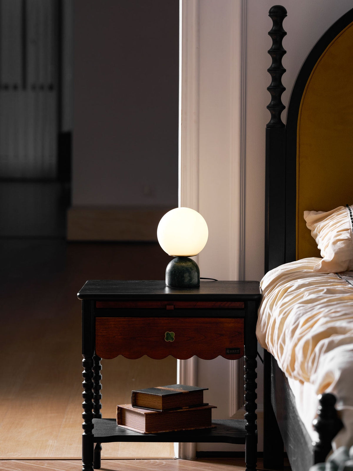 Tudira Globe Table Lamp