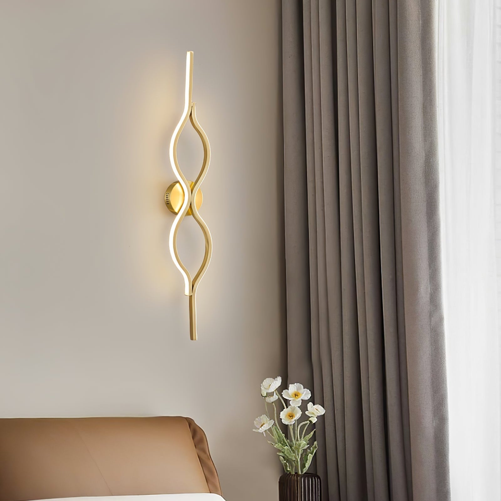 Nexo Wave Brass Wall Light
