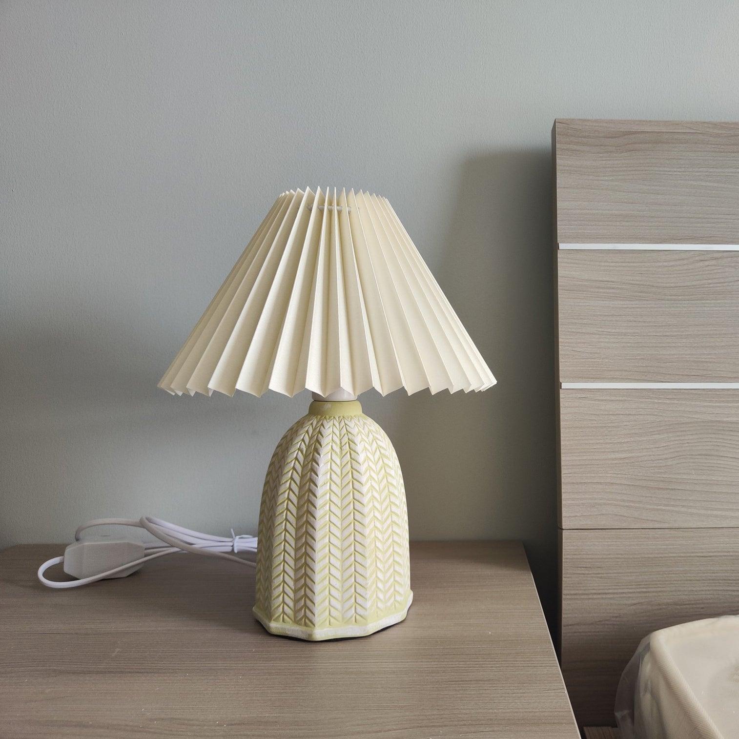 Wryzon Ceramic Table Lamp