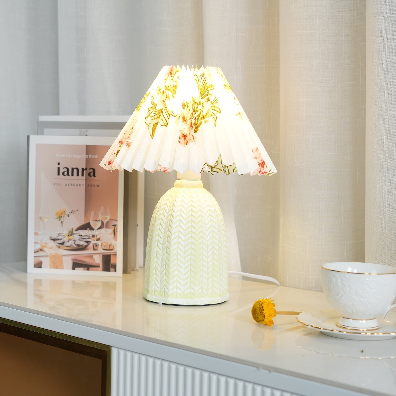 Wryzon Ceramic Table Lamp