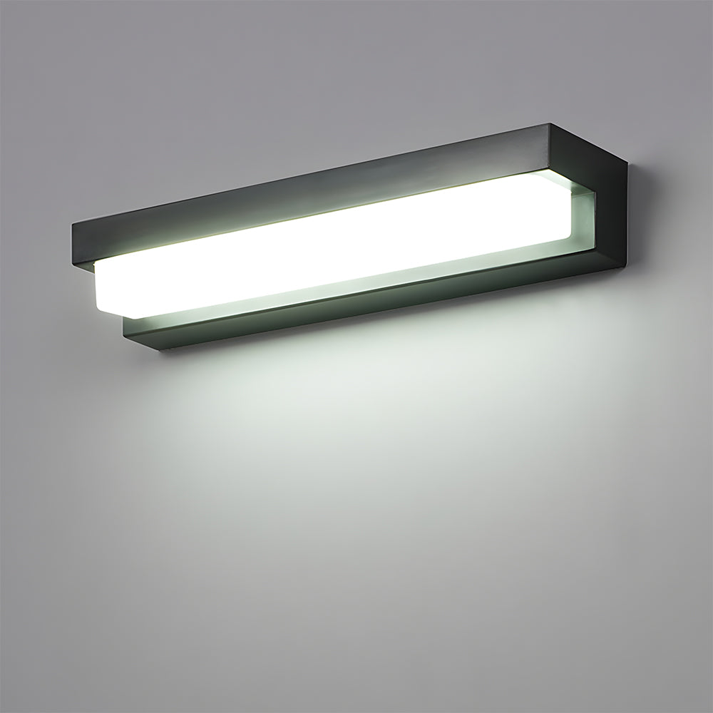 Tralivo Outdoor Wall Light