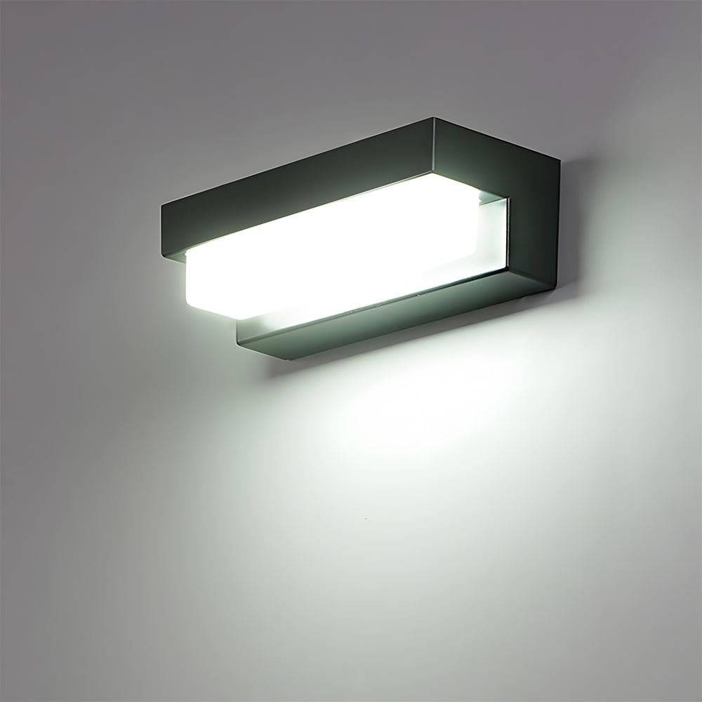 Tralivo Outdoor Wall Light