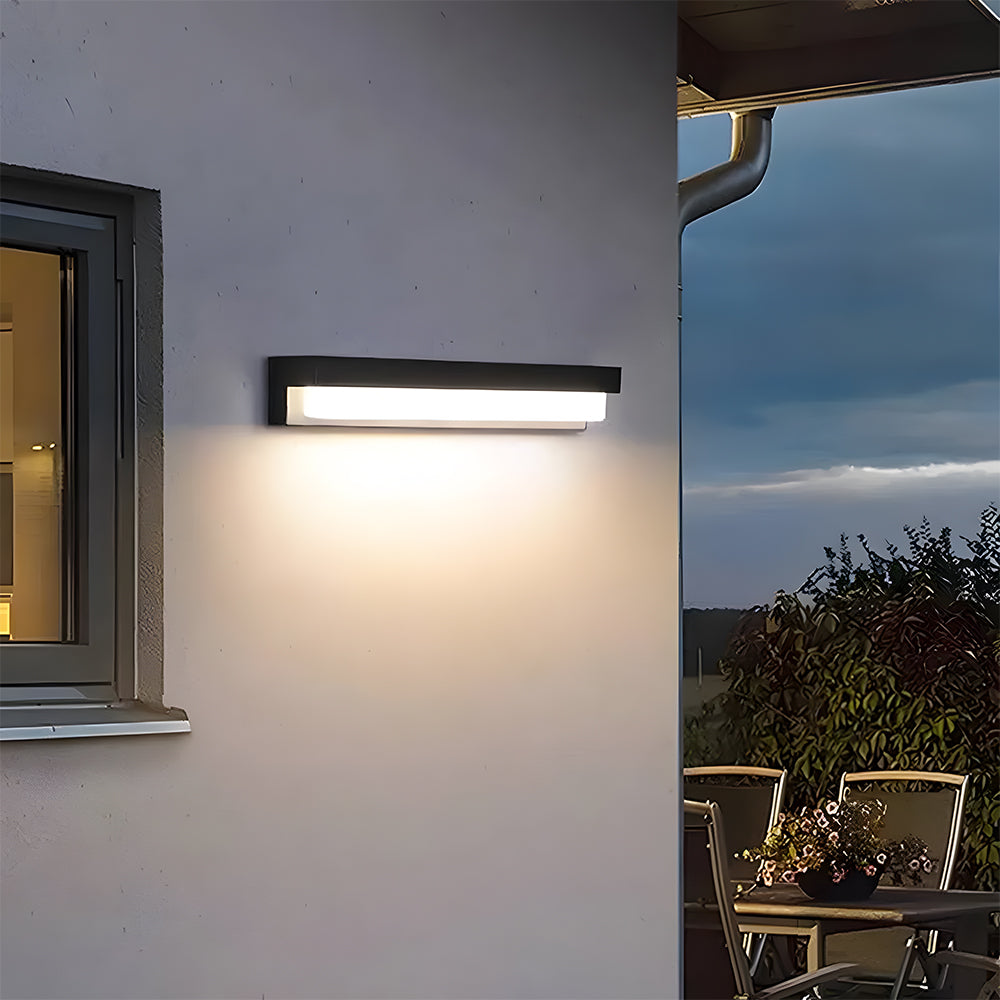 Tralivo Outdoor Wall Light