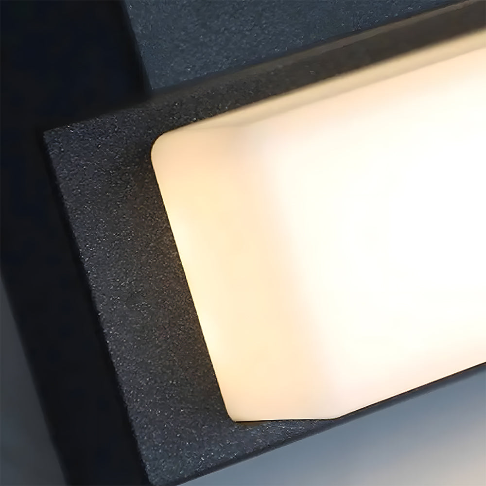 Tralivo Outdoor Wall Light