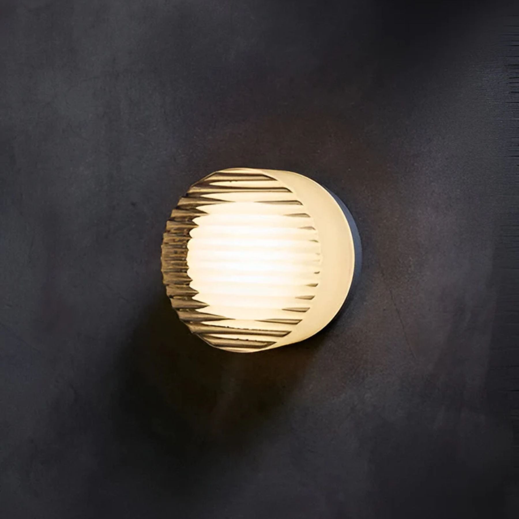 Ambrelo Wall Light