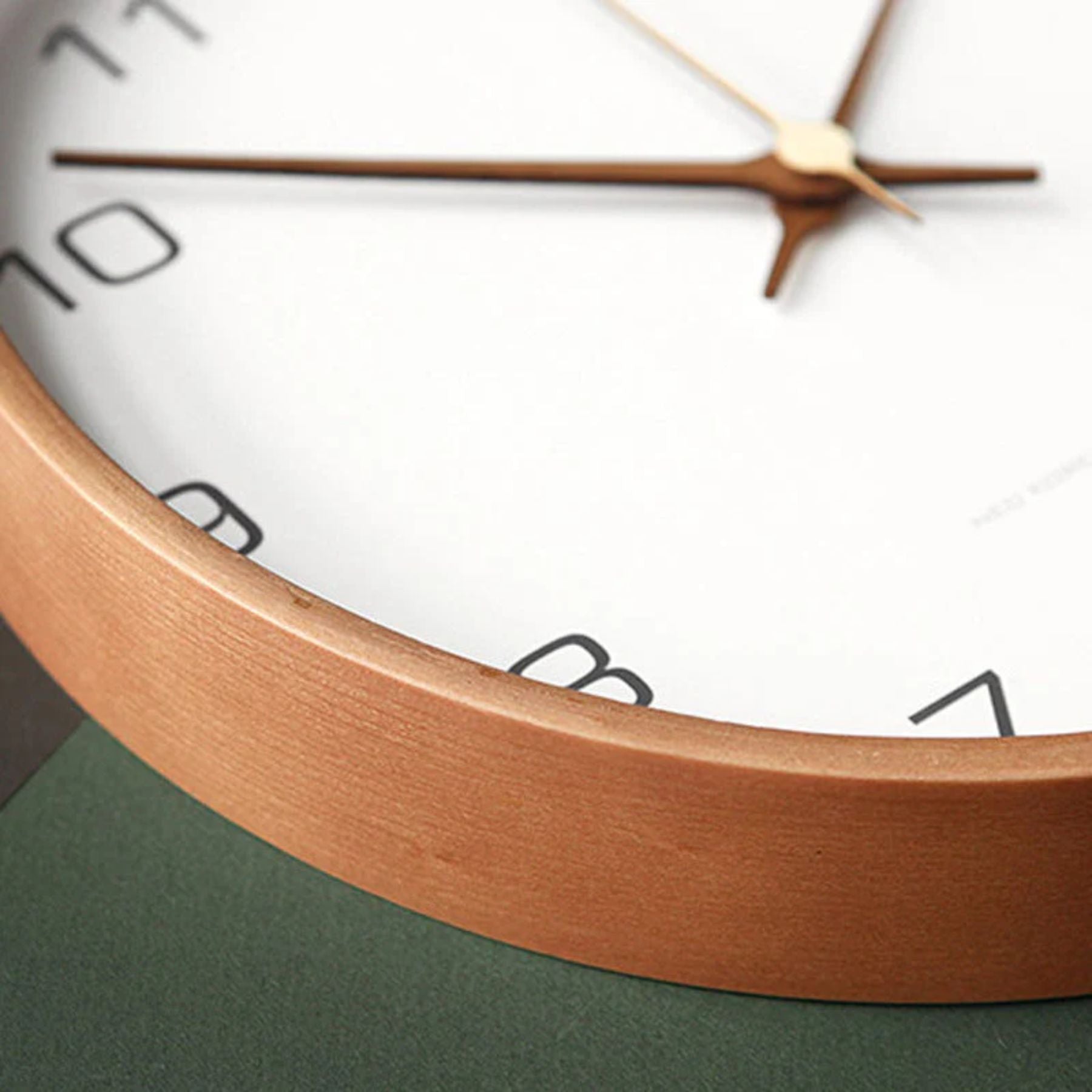 Zyno Analog Wall Clock
