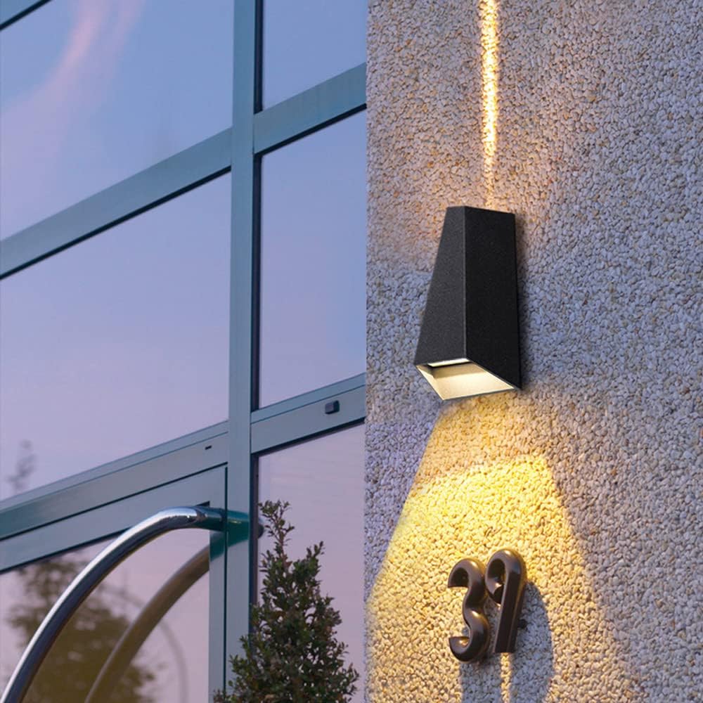Rellisto Outdoor Wall Light