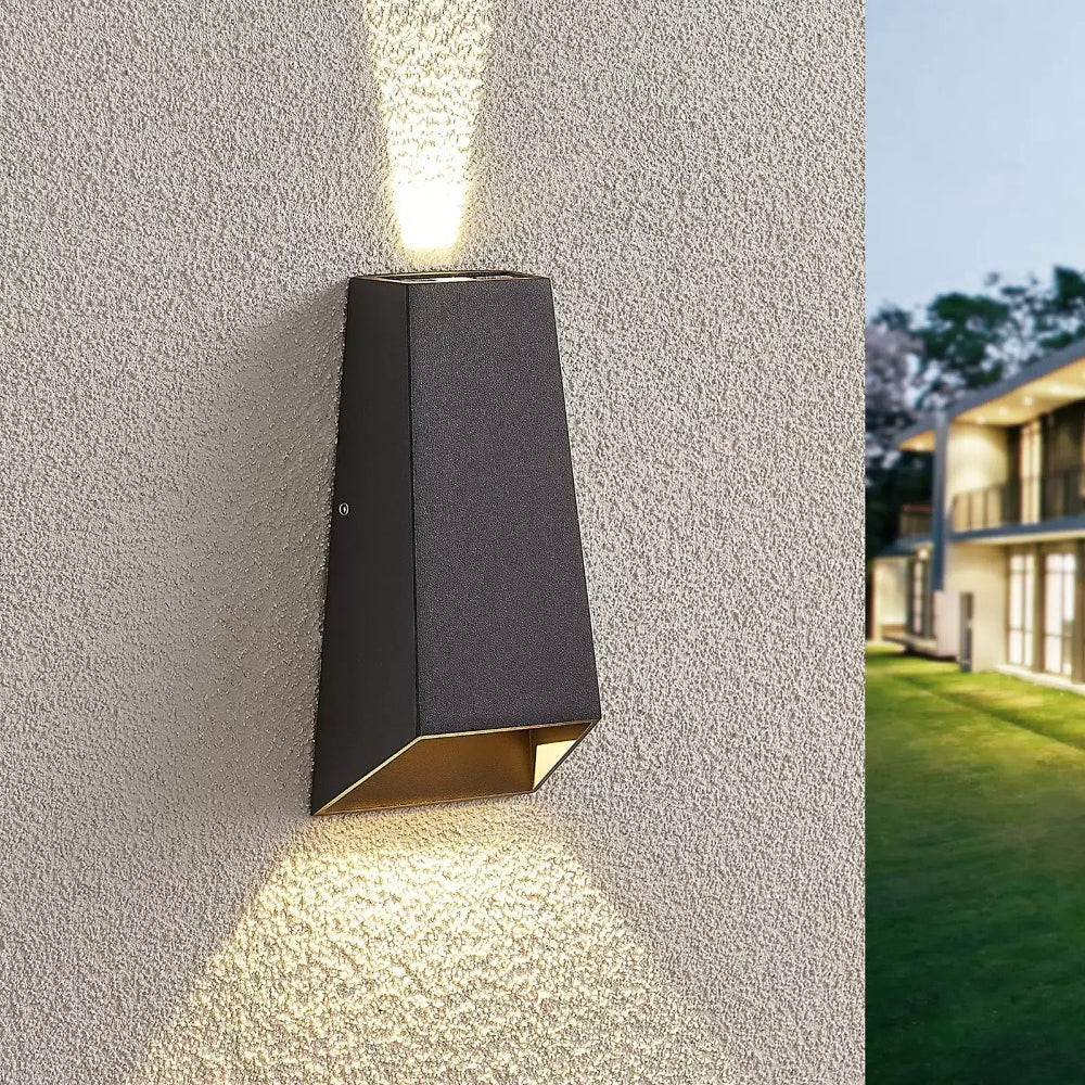 Rellisto Outdoor Wall Light