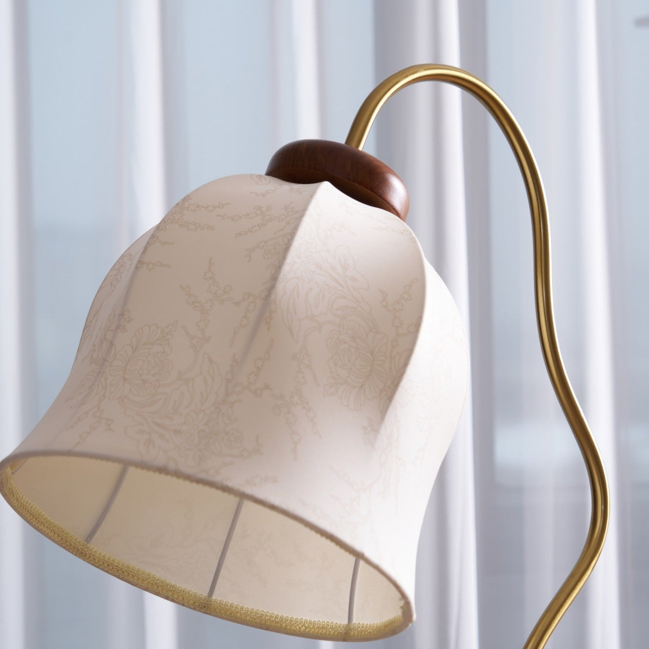 Pofa Floor Lamp
