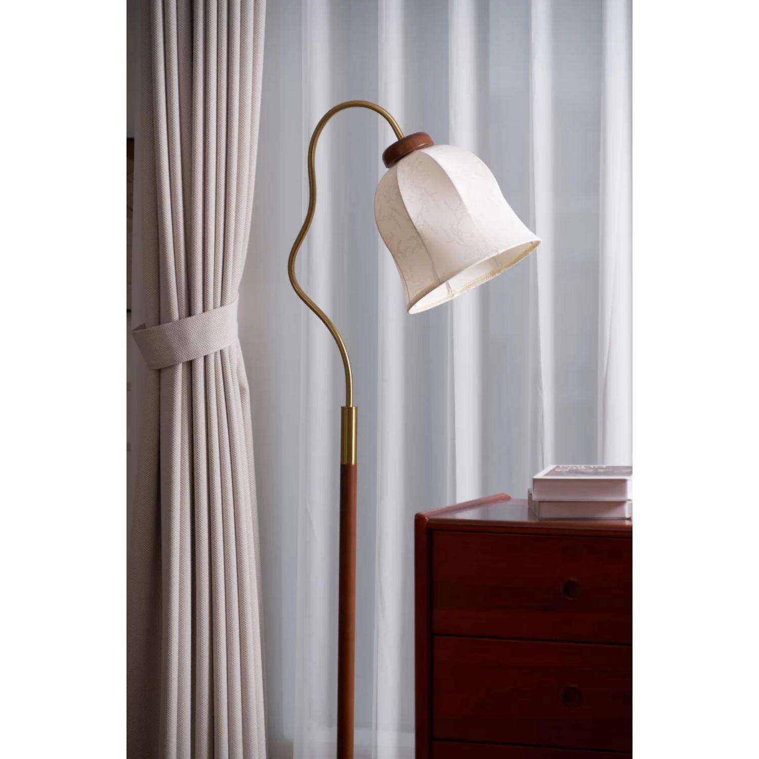 Pofa Floor Lamp