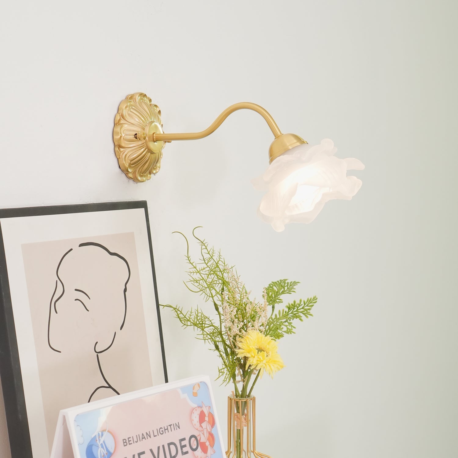 Lisaro Flower Wall Light