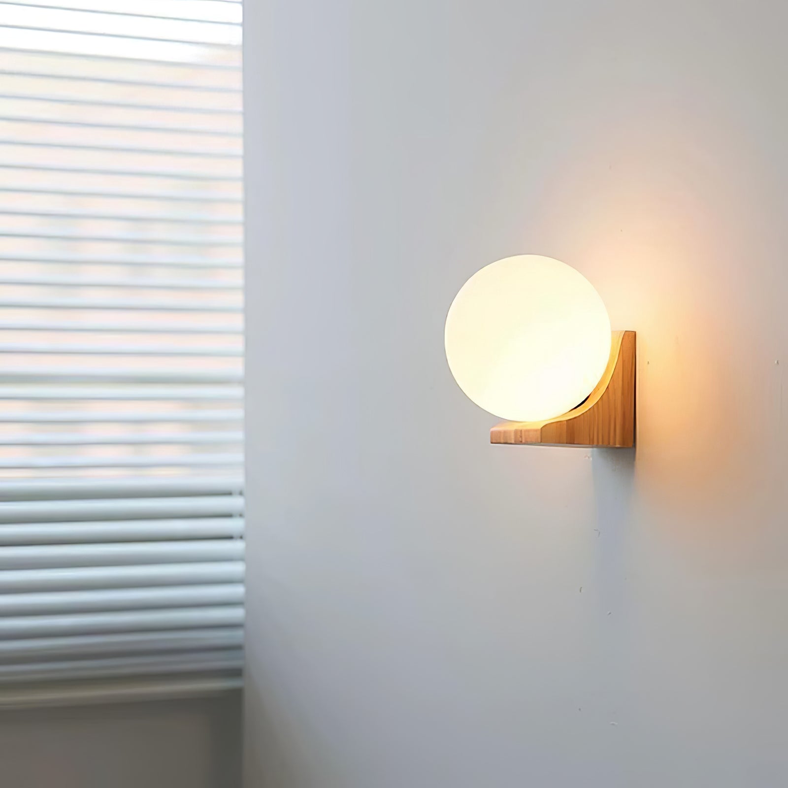 Lyso Orb Wall Light