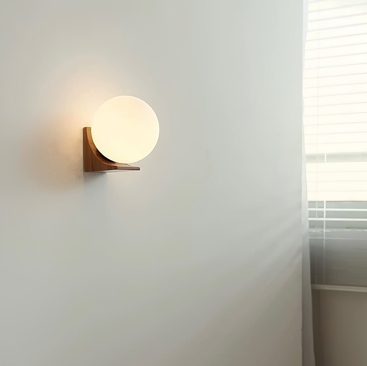 Lyso Orb Wall Light