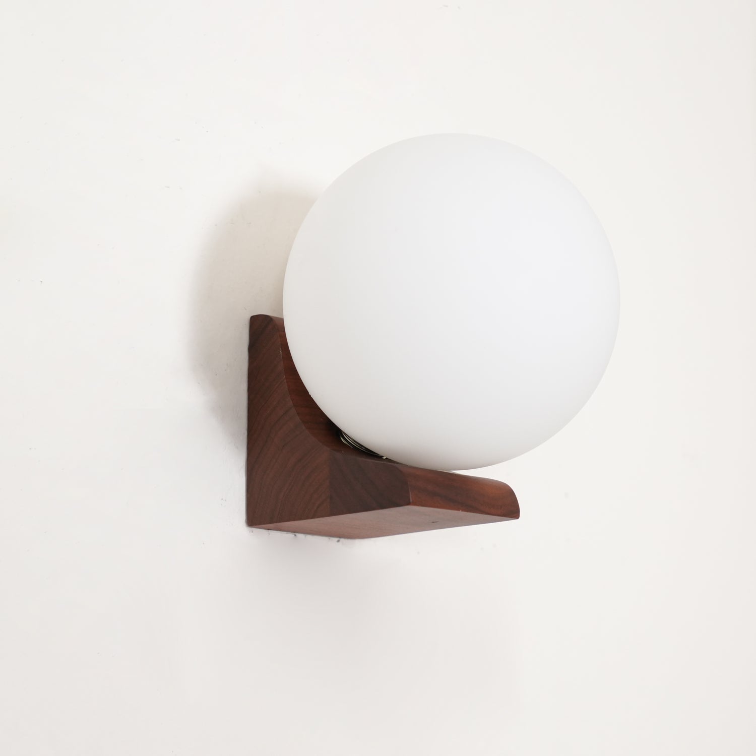 Lyso Orb Wall Light