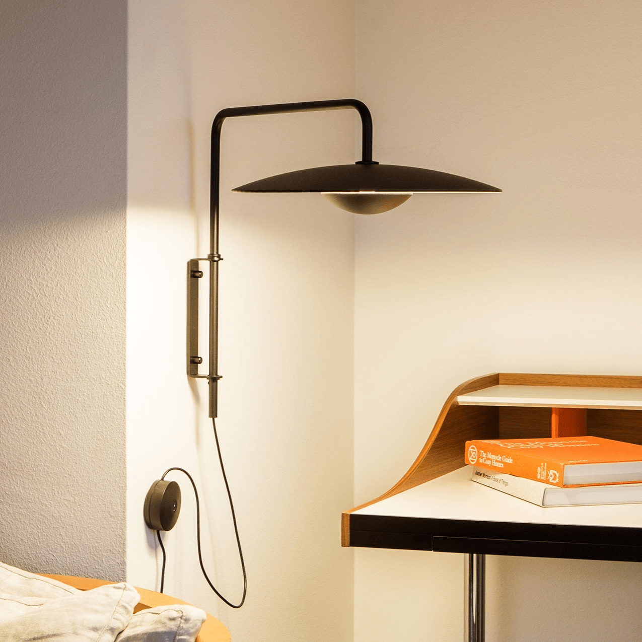 Gezone Swing Wall Light