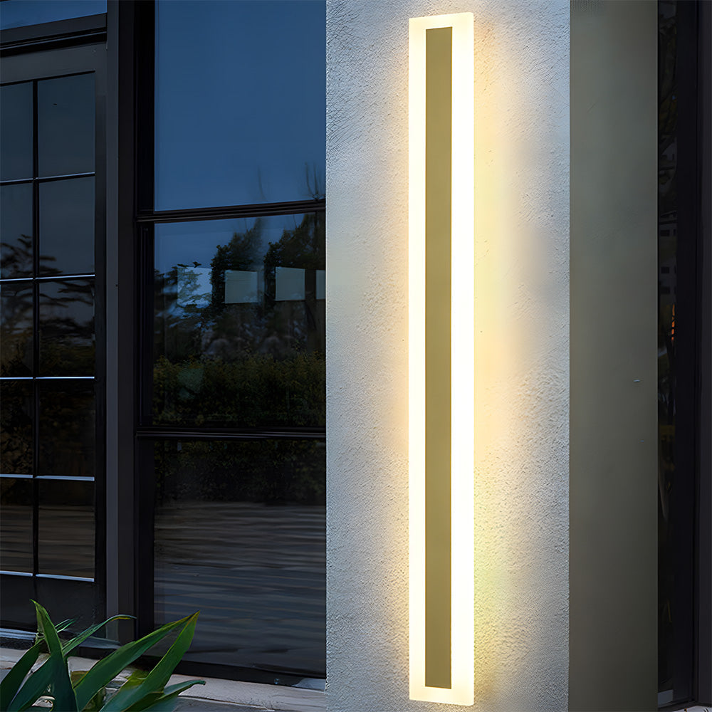 Quantaro Outdoor Wall Light