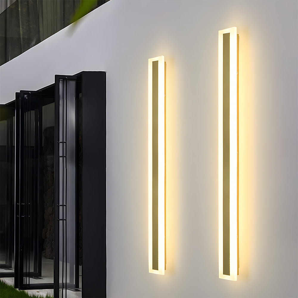 Quantaro Outdoor Wall Light