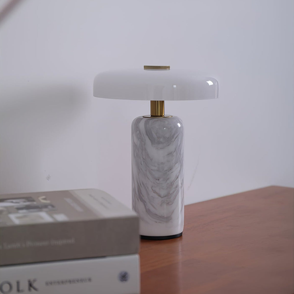 Gindo Globe Table Lamp
