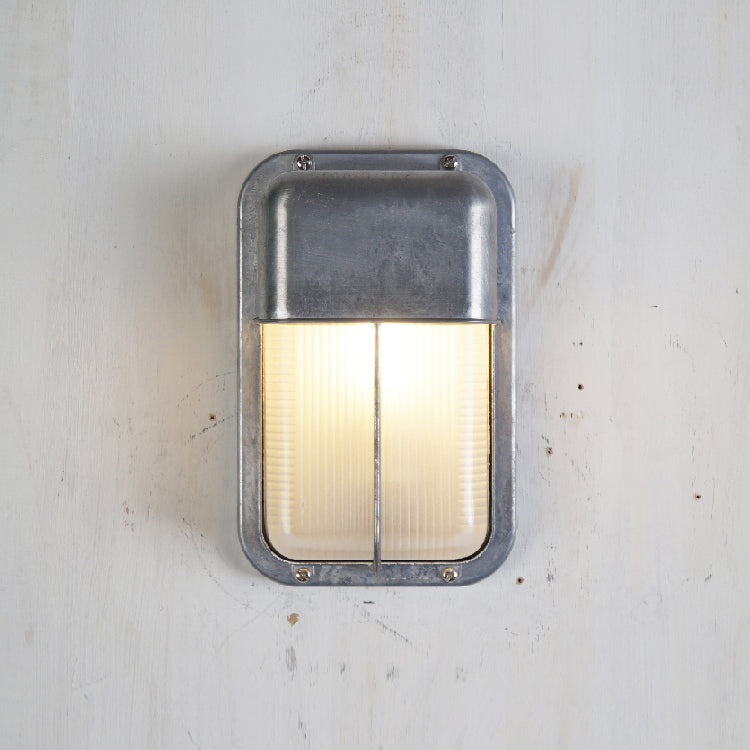 Praris Outdoor Wall Light