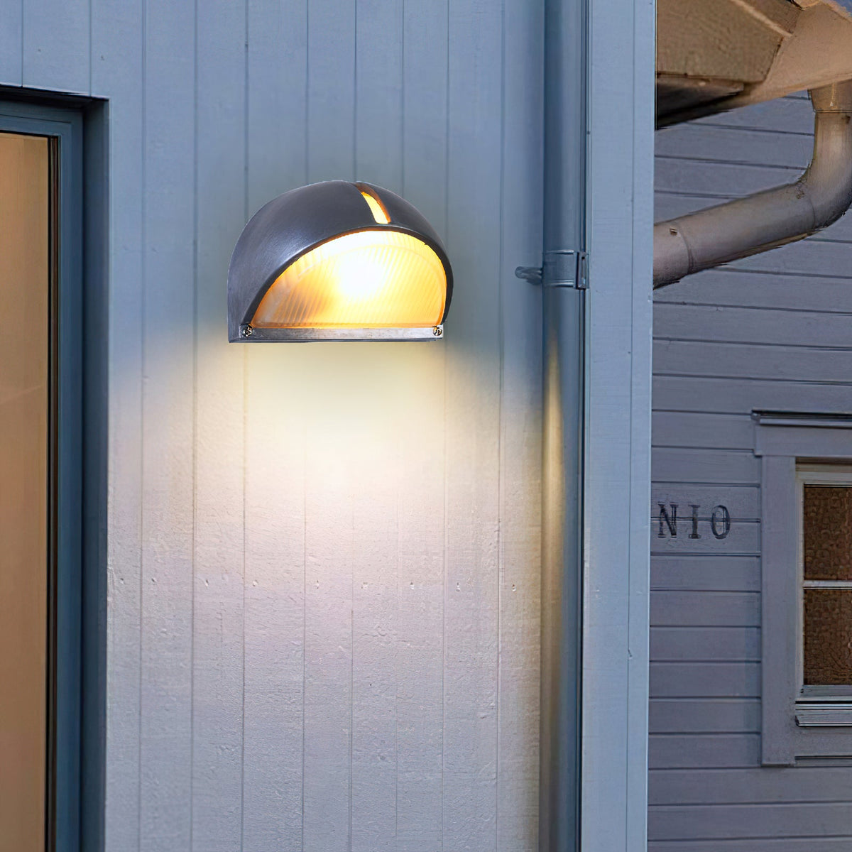 Praris Outdoor Wall Light